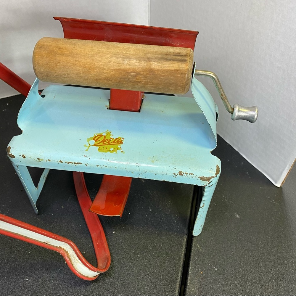 Vintage 1950’s iron, board and 1930’s wringer Sold - Picture 2 of 7